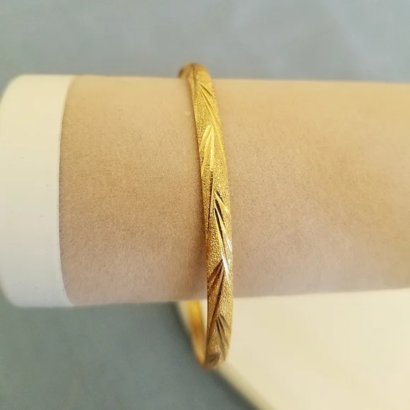 10K Gold Bangle Bracelet